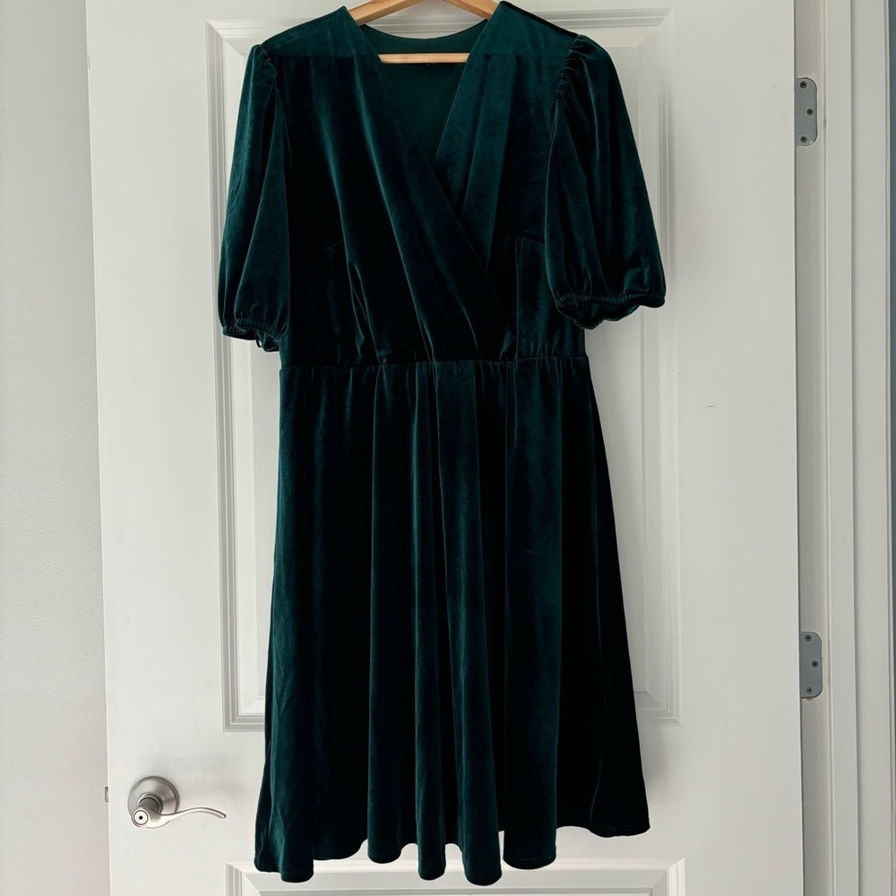 Elegant Green Velvet Dress